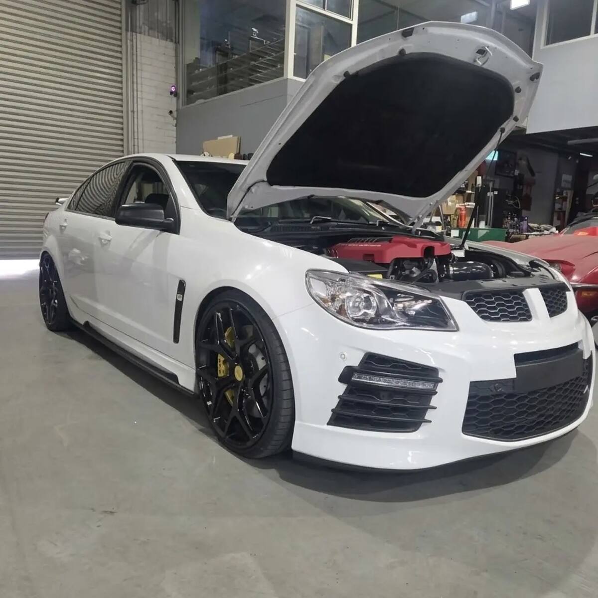 White HSV VF GTS with Sam's Performance heads and cam package and boosted pulleys, making 750 rwhp on E85